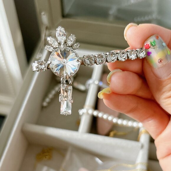 99% NEW MIU MIU HAIR CLIPS SET - Picture 2 of 4